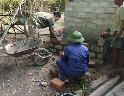 BIỂU DƯƠNG TINH THẦN RA QUÂN LAO ĐỘNG XÂY HỐ RÁC HỮU CƠ – HỐ Ủ PHÂN THỰC HIỆN NGHỊ QUYẾT 83 HĐND HUYỆN CỦA NHÂN DÂN...